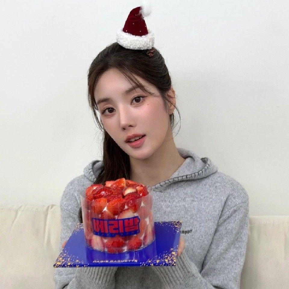 Behind-the-scenes cut of Kwon Eunbi