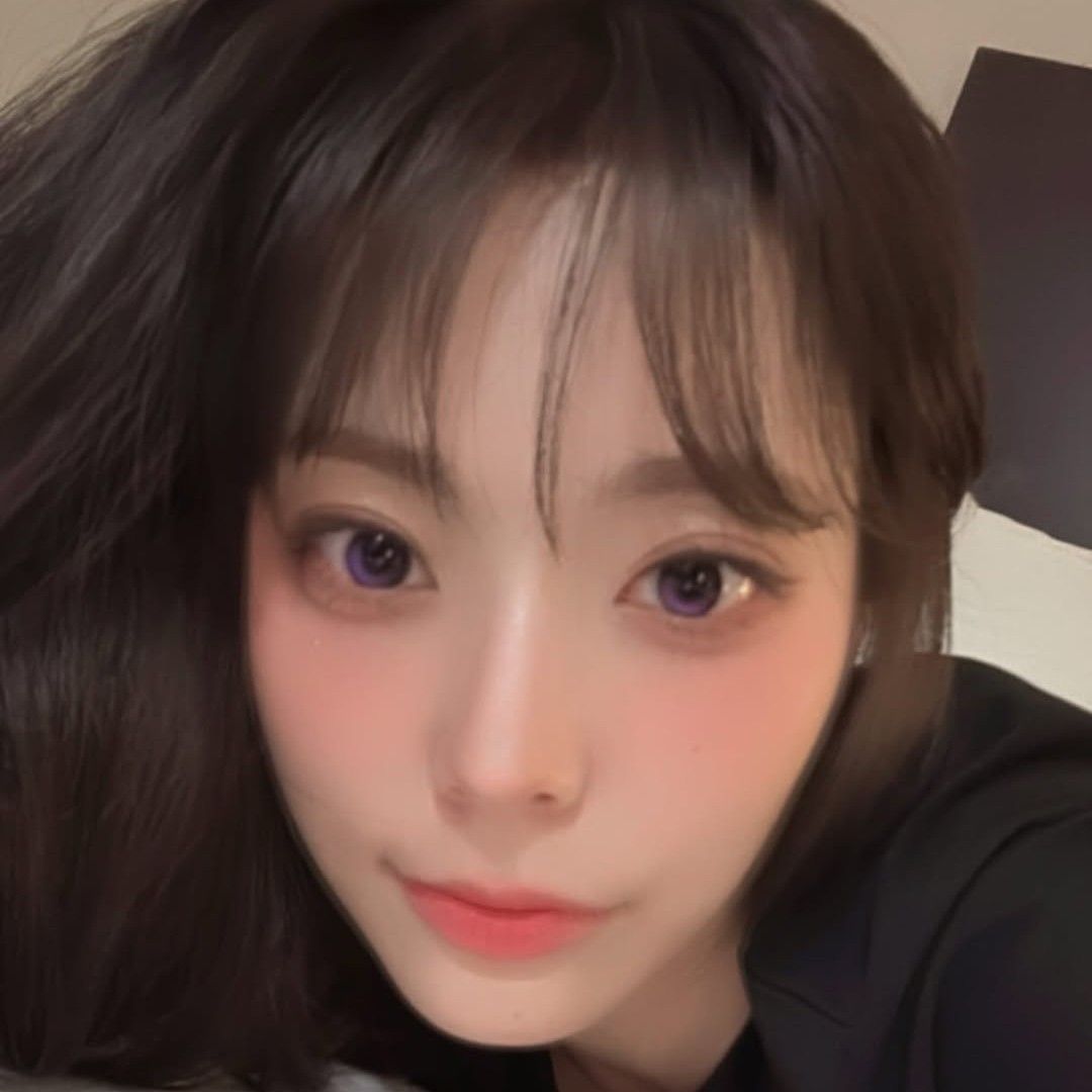 A moment captured by Siyeon (QWER)'s fan