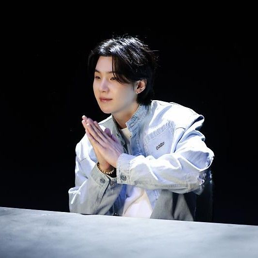 Foto terbaru SUGA (BTS)