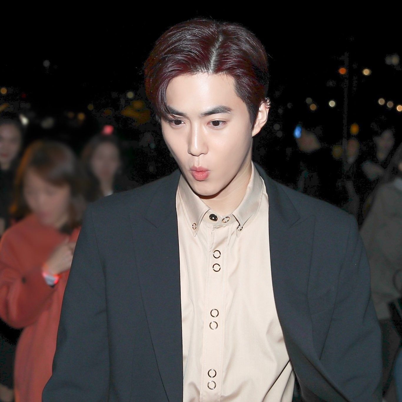 Behind-the-scenes cut of EXO