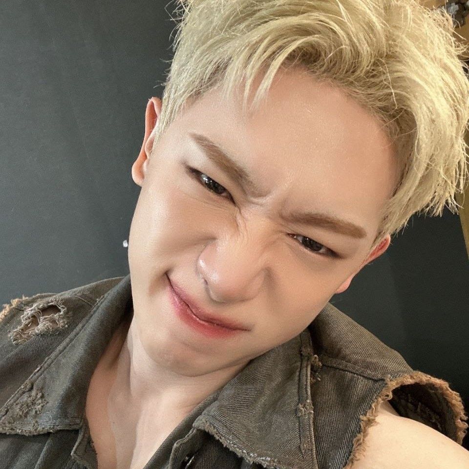 A moment captured by Wonho's fan