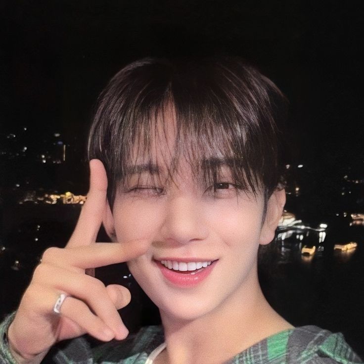 Latest photo of Joshua (SEVENTEEN)