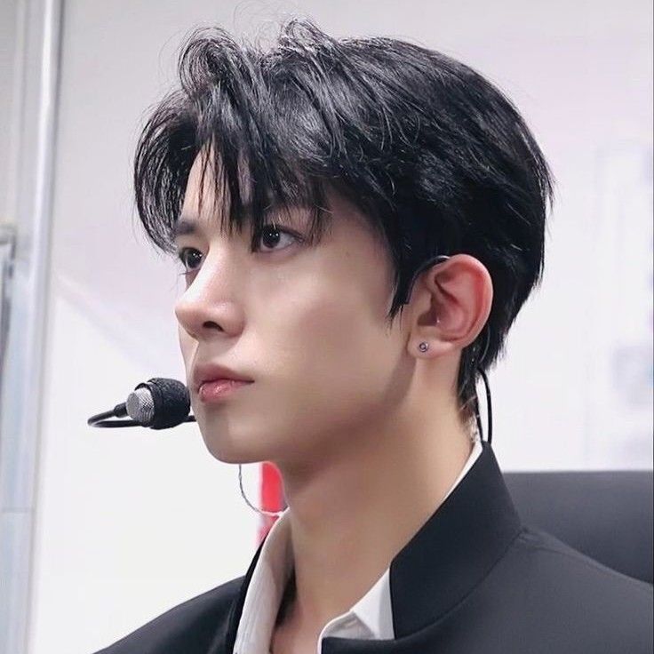 Foto terbaru Heeseung (ENHYPEN)