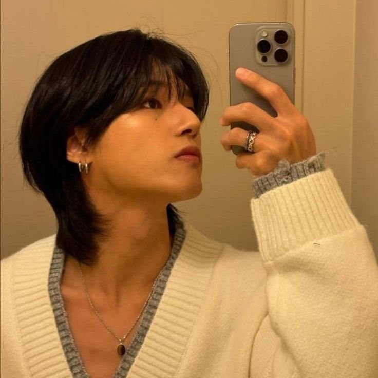 Latest photo of Wooyoung (ATEEZ)