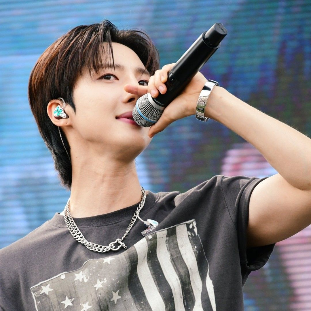 Latest photo of Hui (PENTAGON)