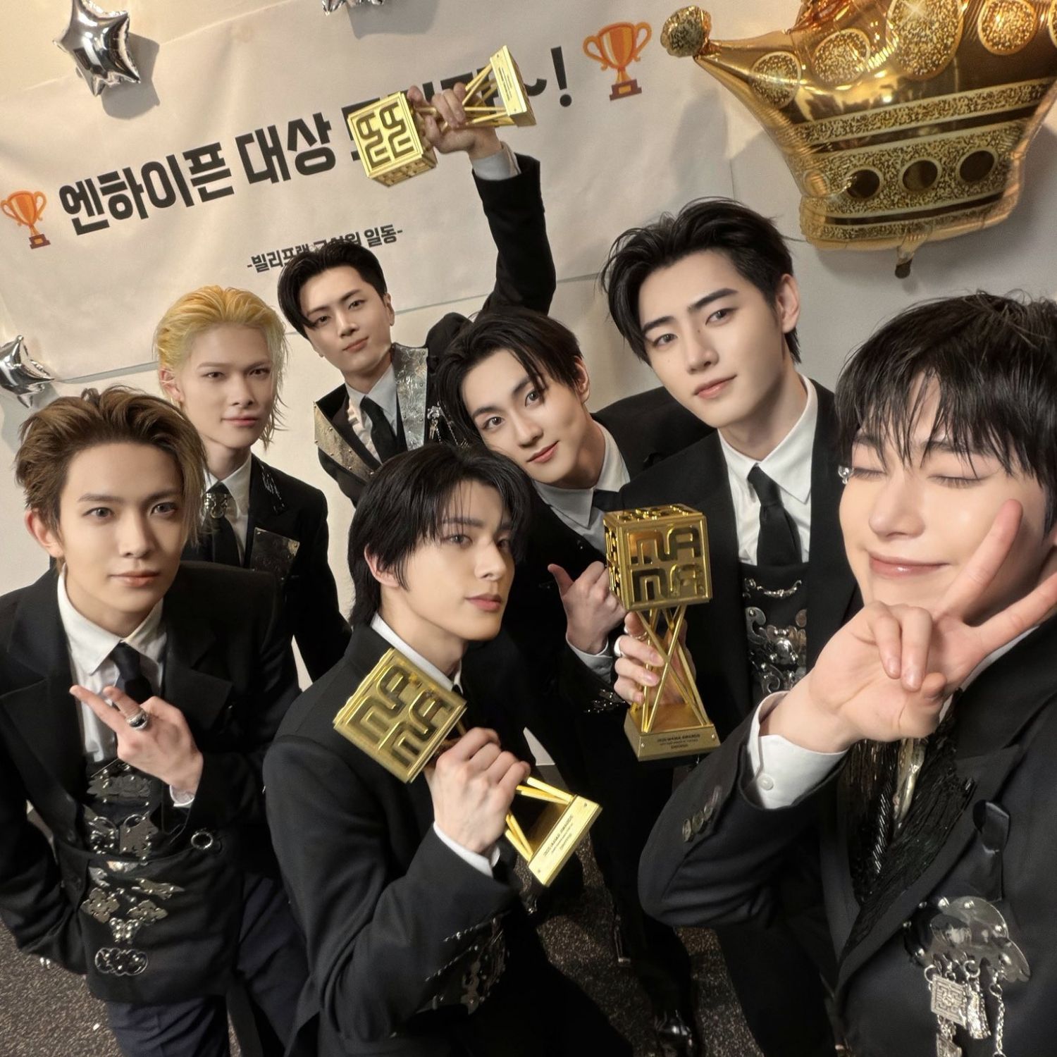 Foto aktivitas terbaru ENHYPEN