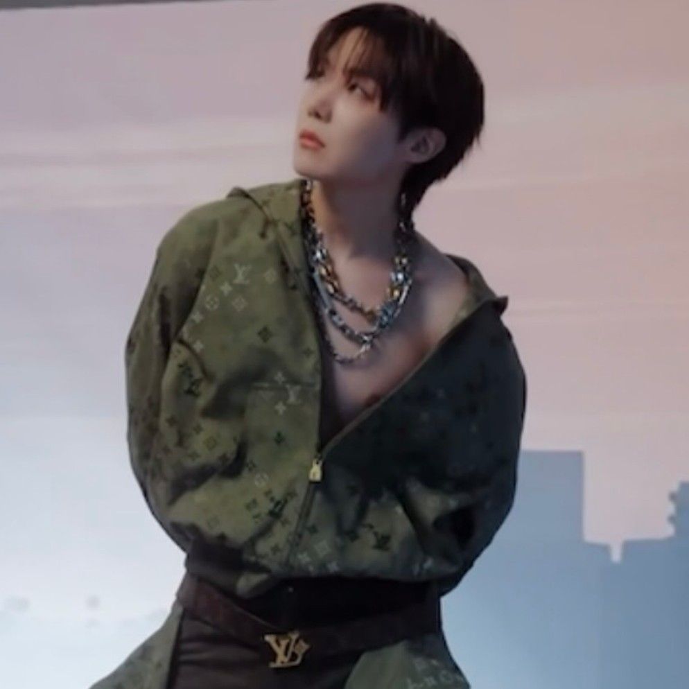 제이홉 (방탄소년단)의 최신 사진