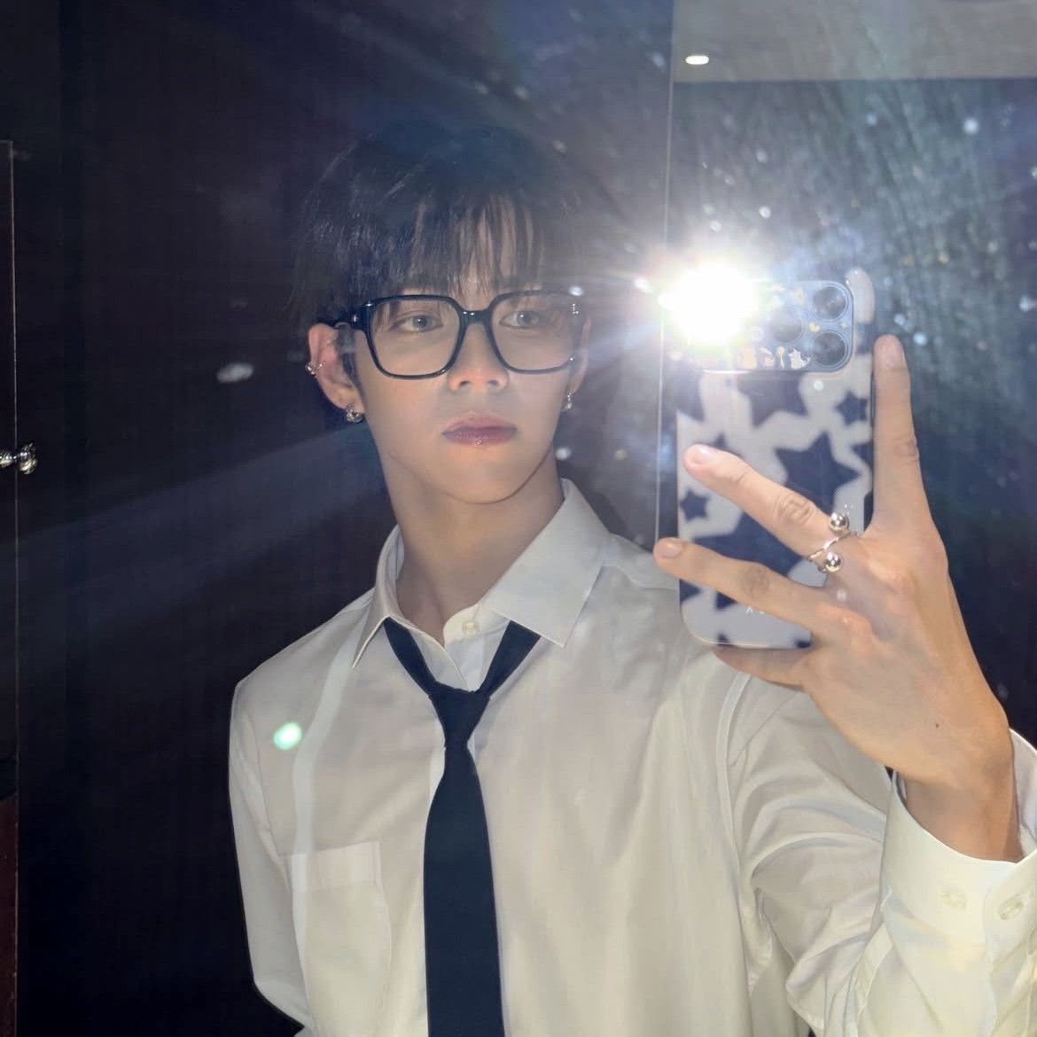 A moment captured by JL (AHOF)'s fan