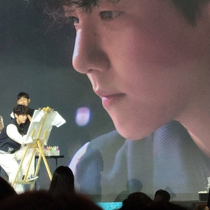 백현 (EXO)의 최신 사진