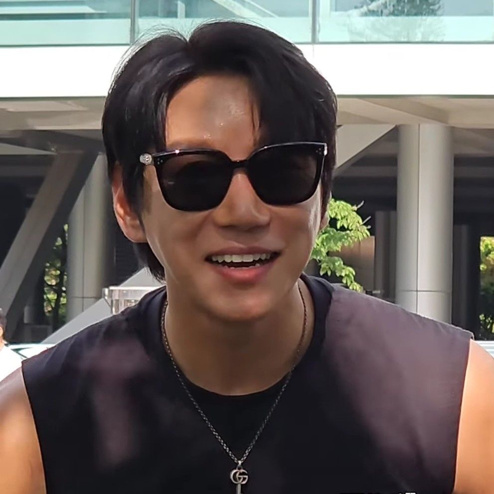 Recent activity shot of Hwang Chiyeol