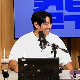 A moment captured by Hwang Chiyeol's fan