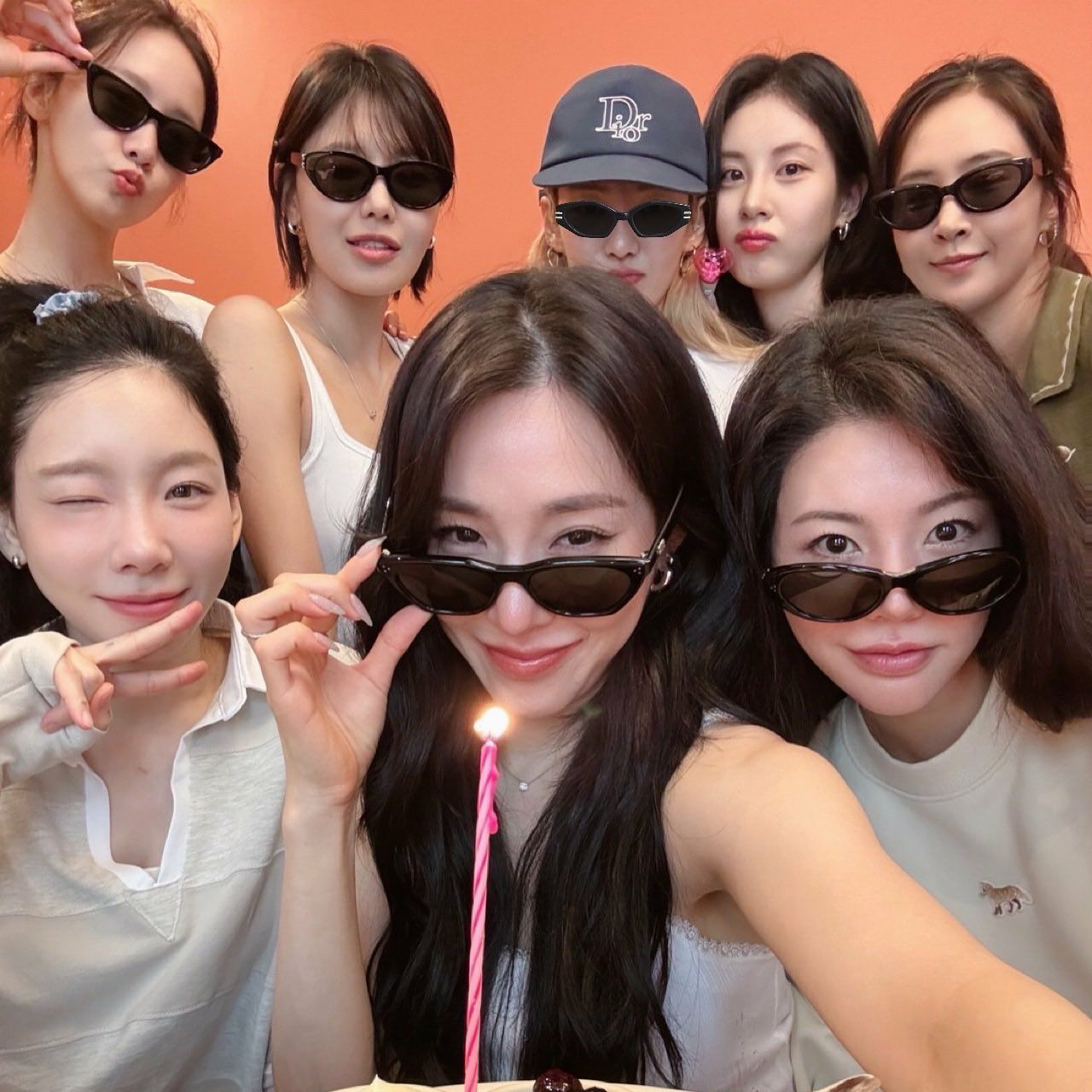 Behind-the-scenes cut of Girls' Generation