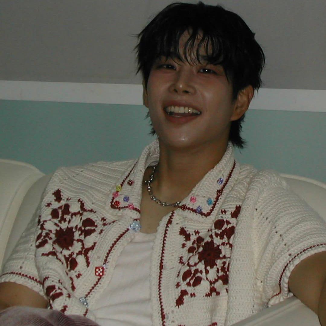 A moment captured by MJ (ASTRO)'s fan