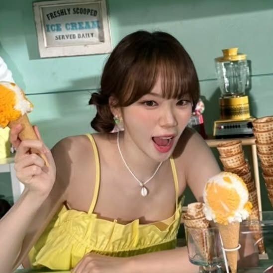 Behind-the-scenes cut of Kim Chaewon (LE SSERAFIM)