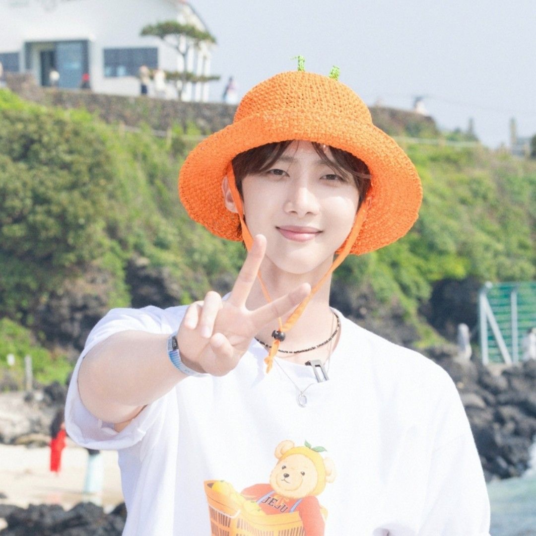 Latest photo of Hui (PENTAGON)