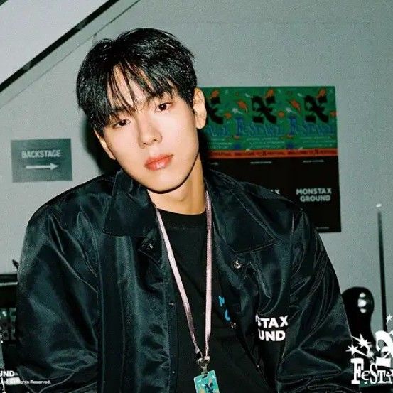 A moment captured by Shownu (MONSTA X)'s fan