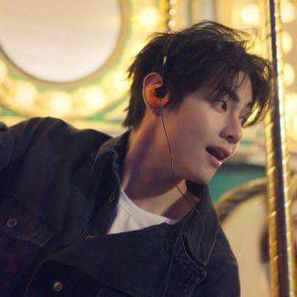 V (防彈少年團)的最新照片