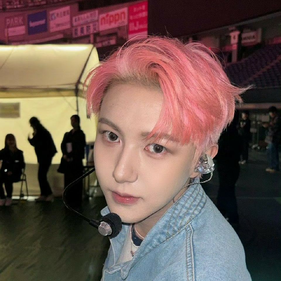 A moment captured by Renjun (NCT DREAM)'s fan