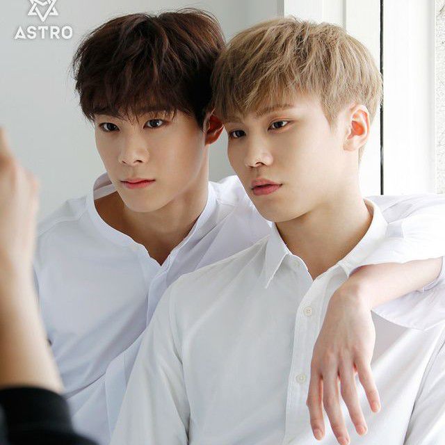 아스트로의 최신 사진