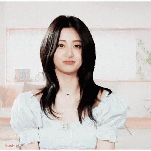 Recent activity shot of Huh Yunjin (LE SSERAFIM)