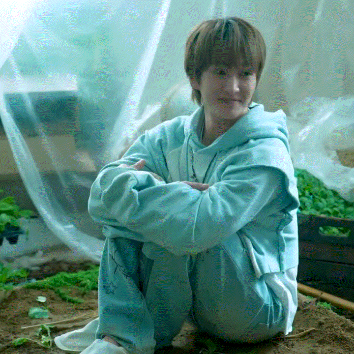 Behind-the-scenes cut of Onew (SHINee)