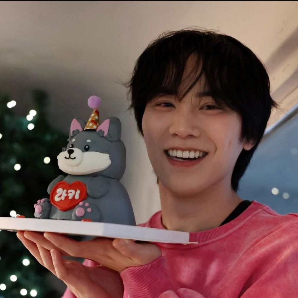 A moment captured by Rocky's fan