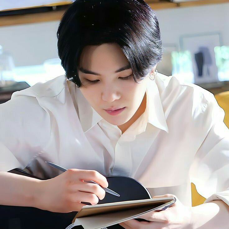 슈가 (방탄소년단)의 최신 사진