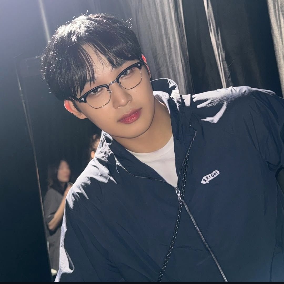 Behind-the-scenes cut of Lim Hyunsik (BTOB)