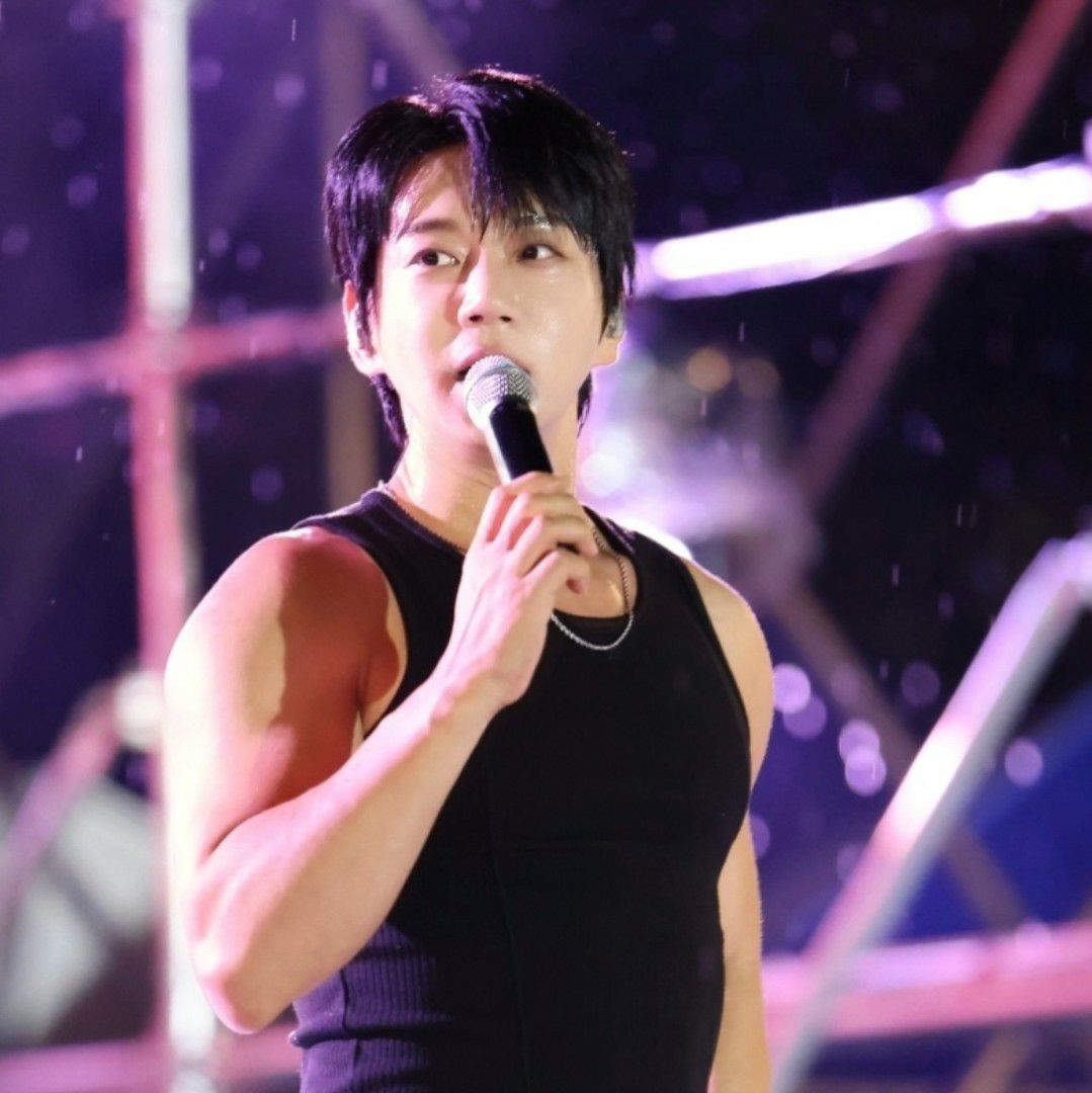 Latest photo of Hwang Chiyeol