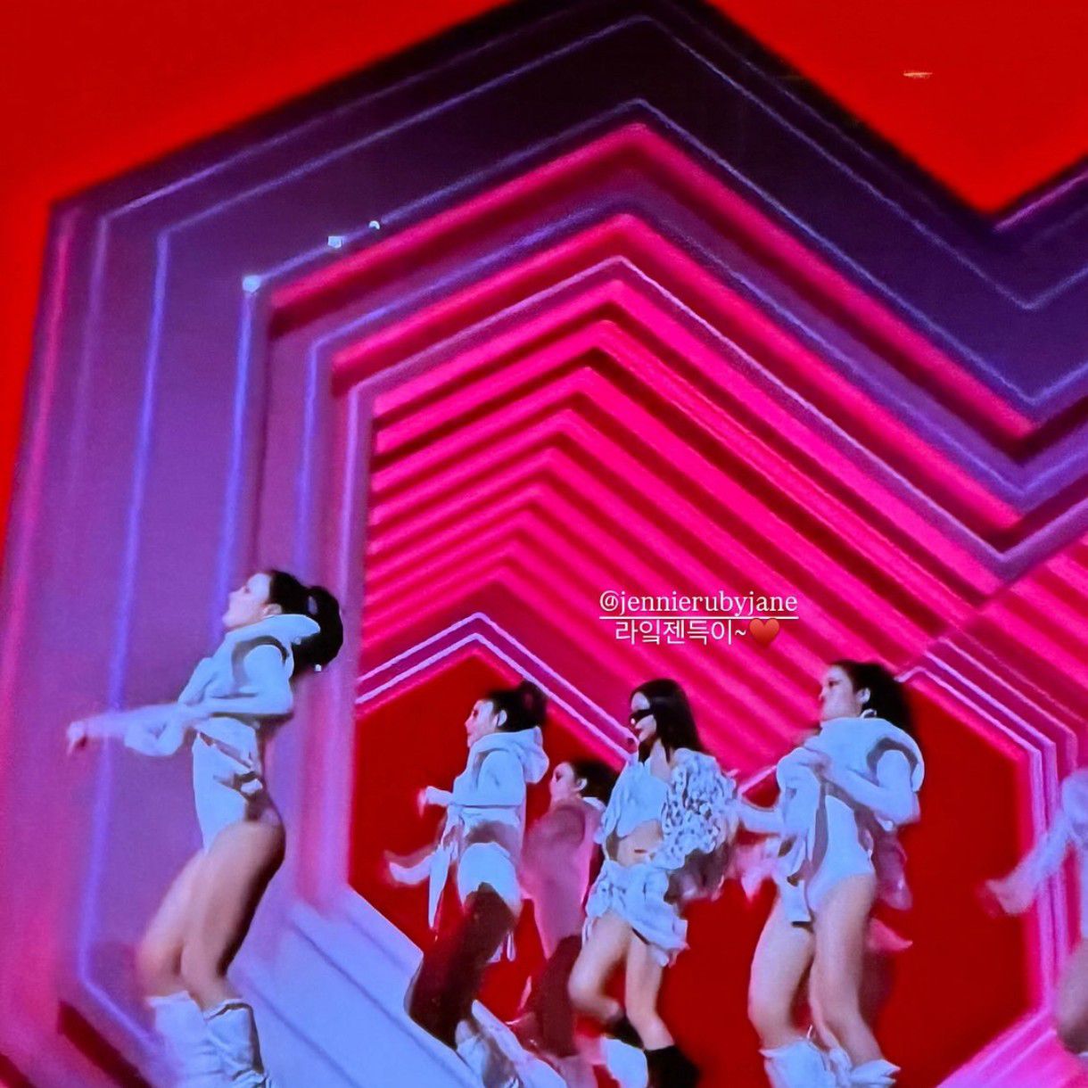 BLACKPINK의 비하인드 컷