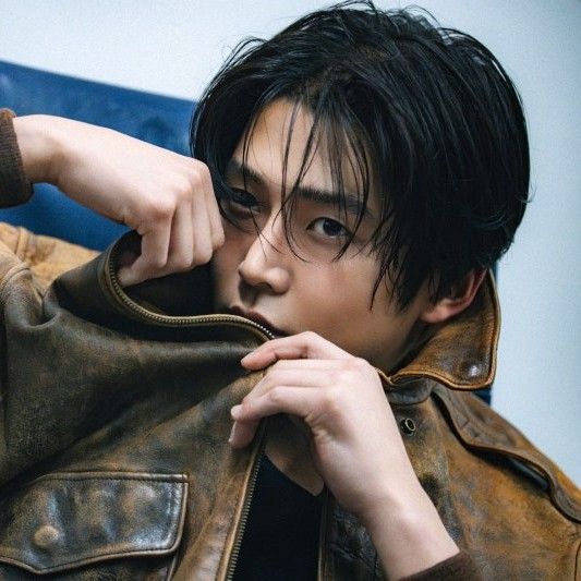 Behind-the-scenes cut of Rowoon