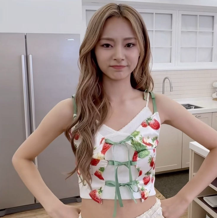 Momen yang diabadikan oleh penggemar Tzuyu (TWICE)