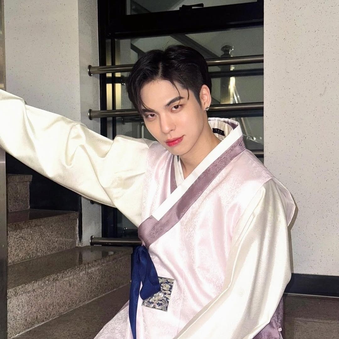 Latest photo of BX (CIX)