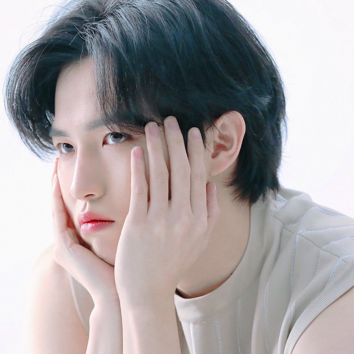 Behind-the-scenes cut of Kim Jaehwan