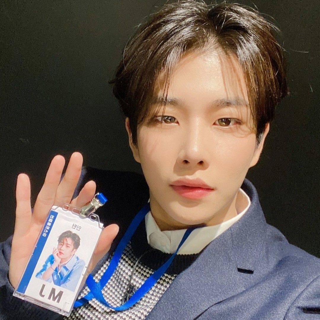 A moment captured by MJ (ASTRO)'s fan