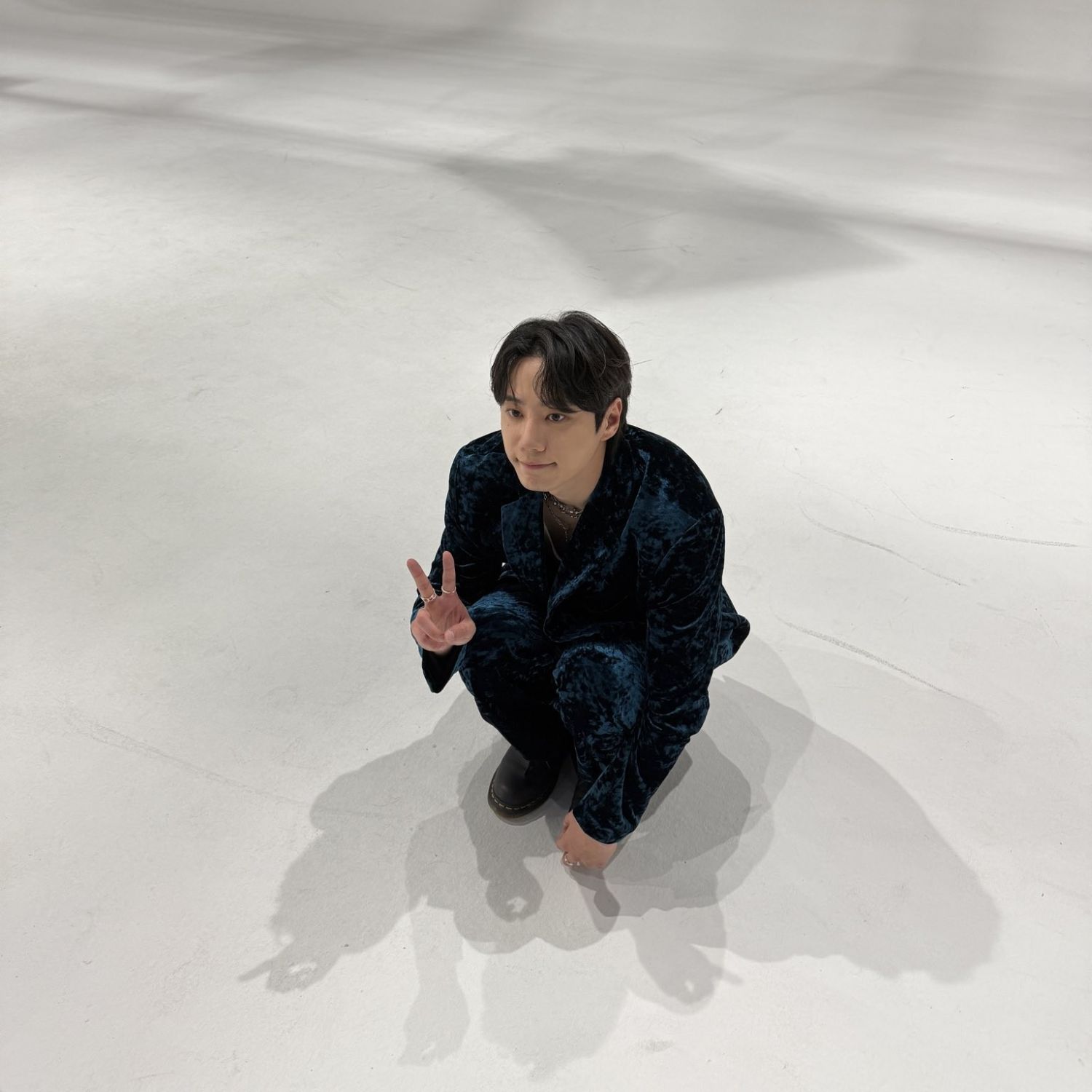 Behind-the-scenes cut of Lee Junyoung