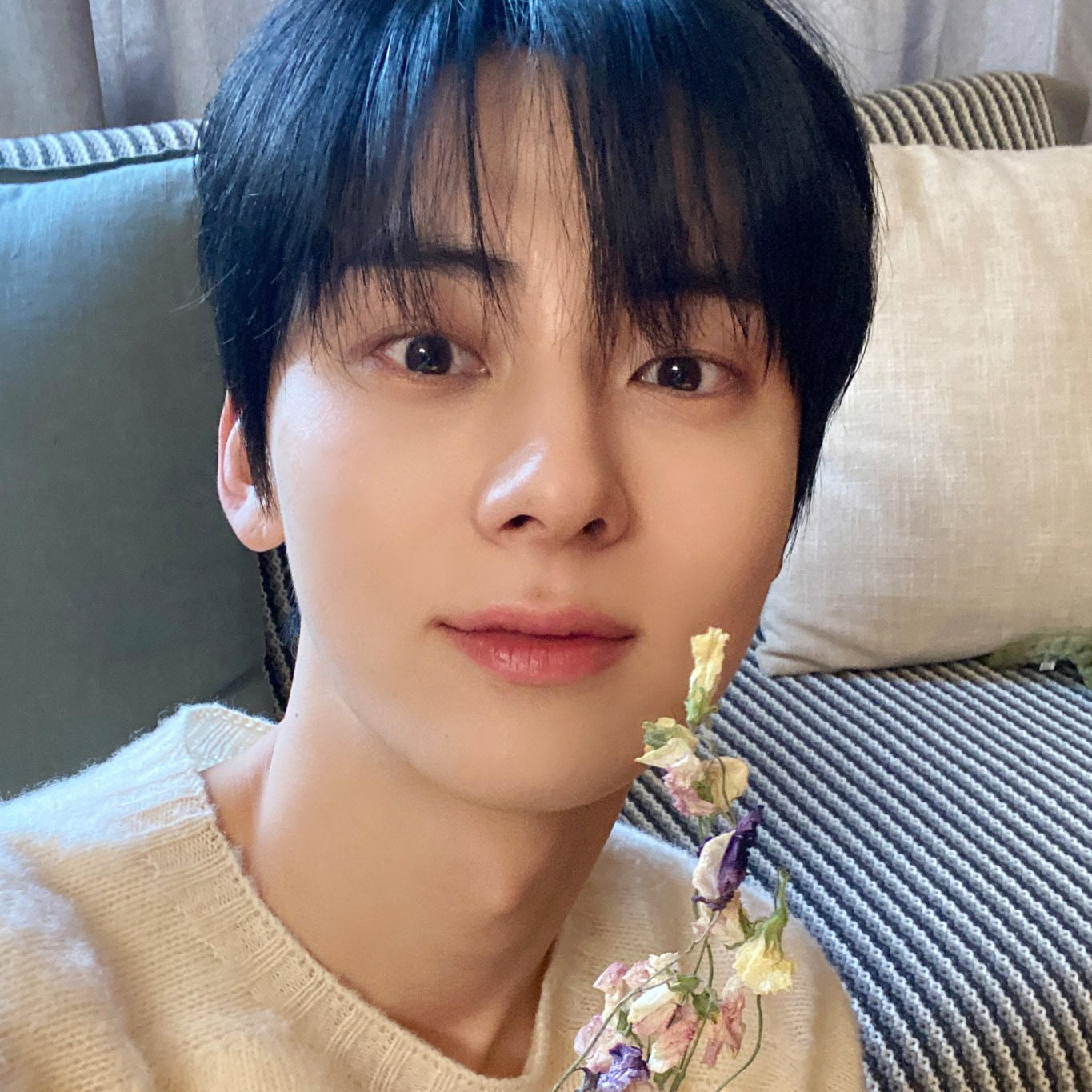 A moment captured by Hwang Minhyun's fan