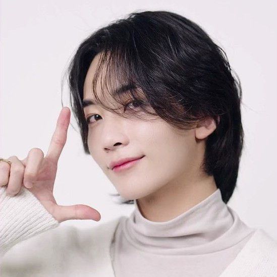 Recent activity shot of Jeonghan (SEVENTEEN)