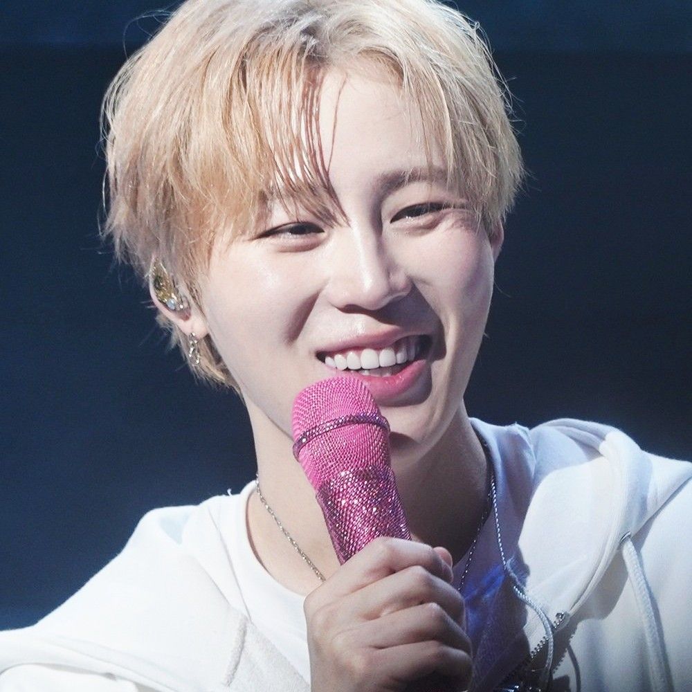 Recent activity shot of Ha Sungwoon