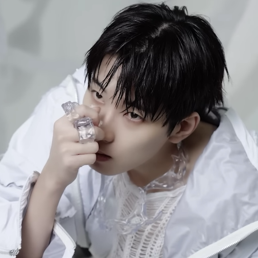 圆佑 (SEVENTEEN)的最新照片