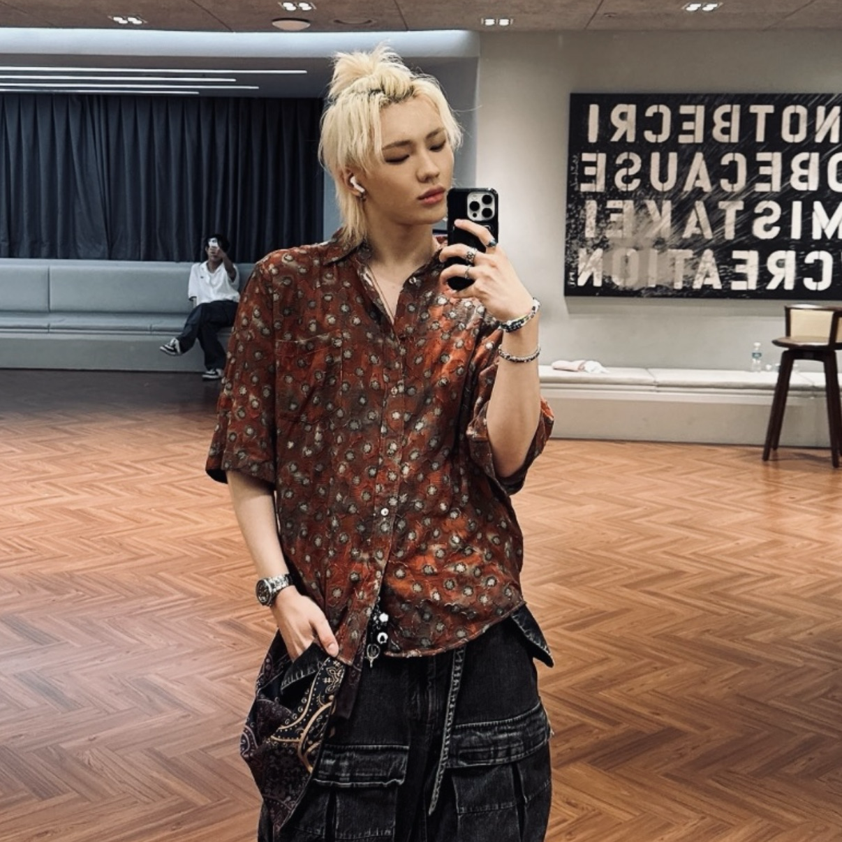 Behind-the-scenes cut of Junhyeok (TNX)