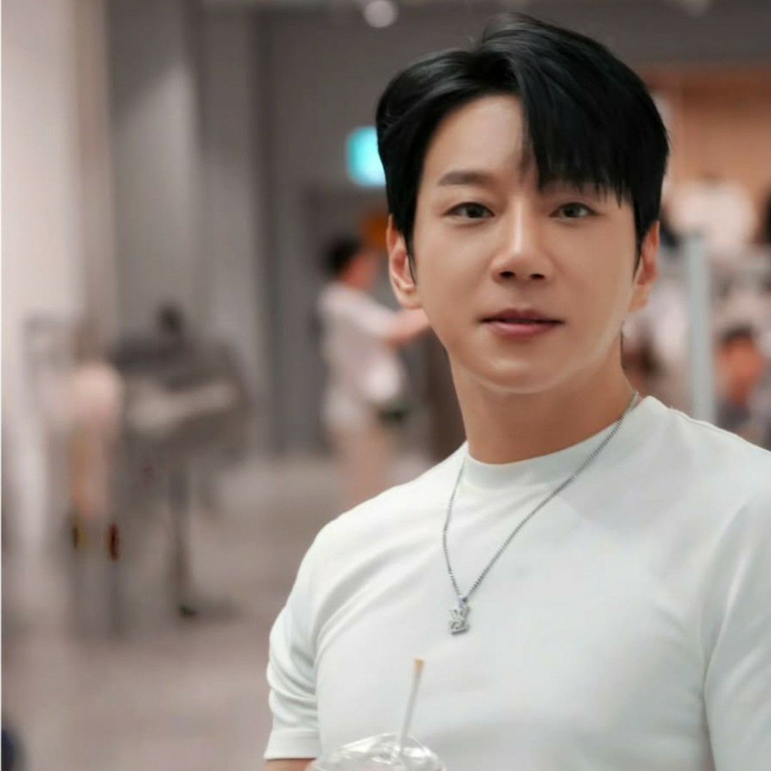 Latest photo of Hwang Chiyeol