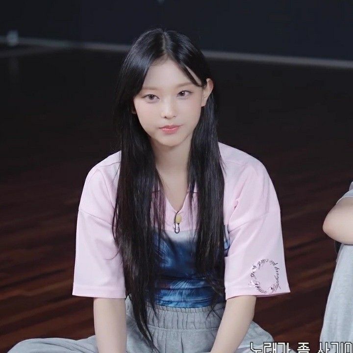 Behind-the-scenes cut of Haerin (NewJeans)