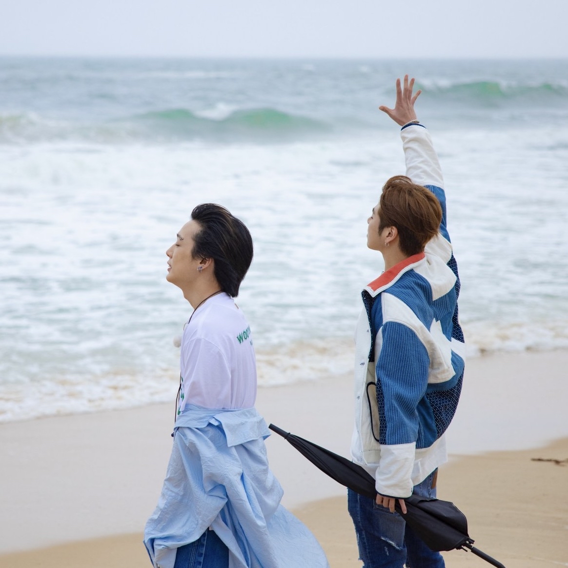 A moment captured by BOBBY (iKON)'s fan