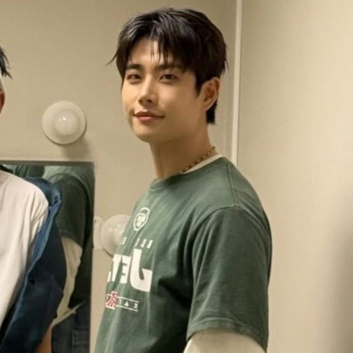 Latest photo of Jinjin (ASTRO)