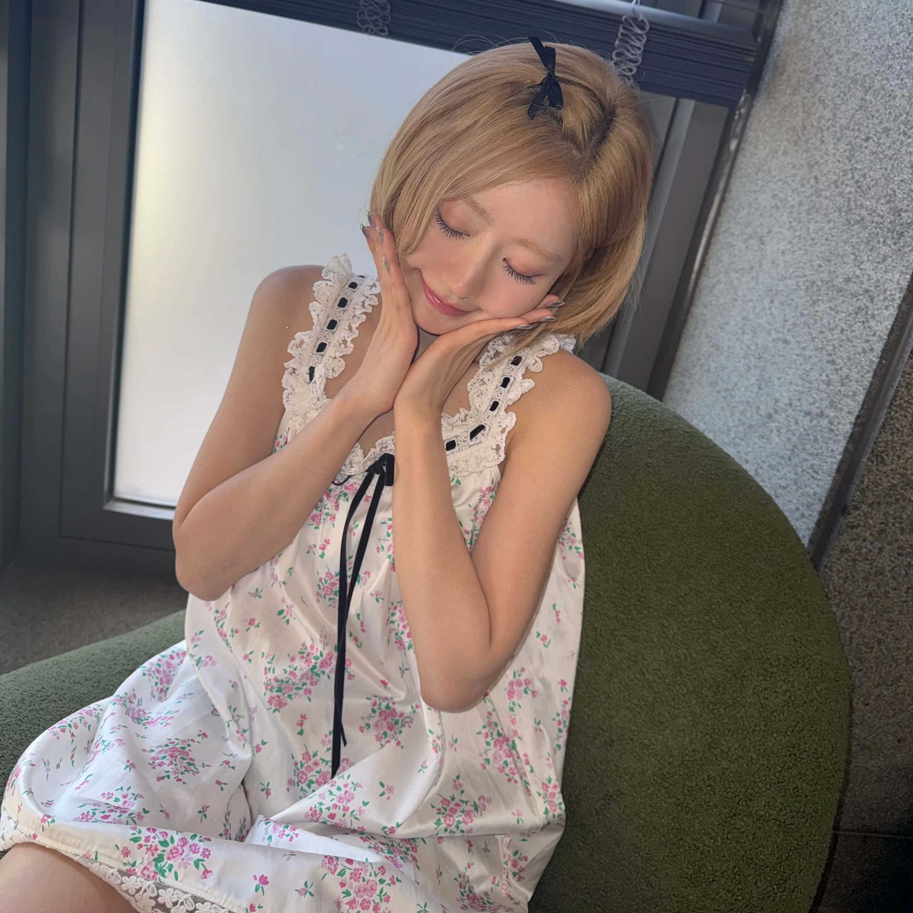 Behind-the-scenes cut of Julie (KISS OF LIFE)