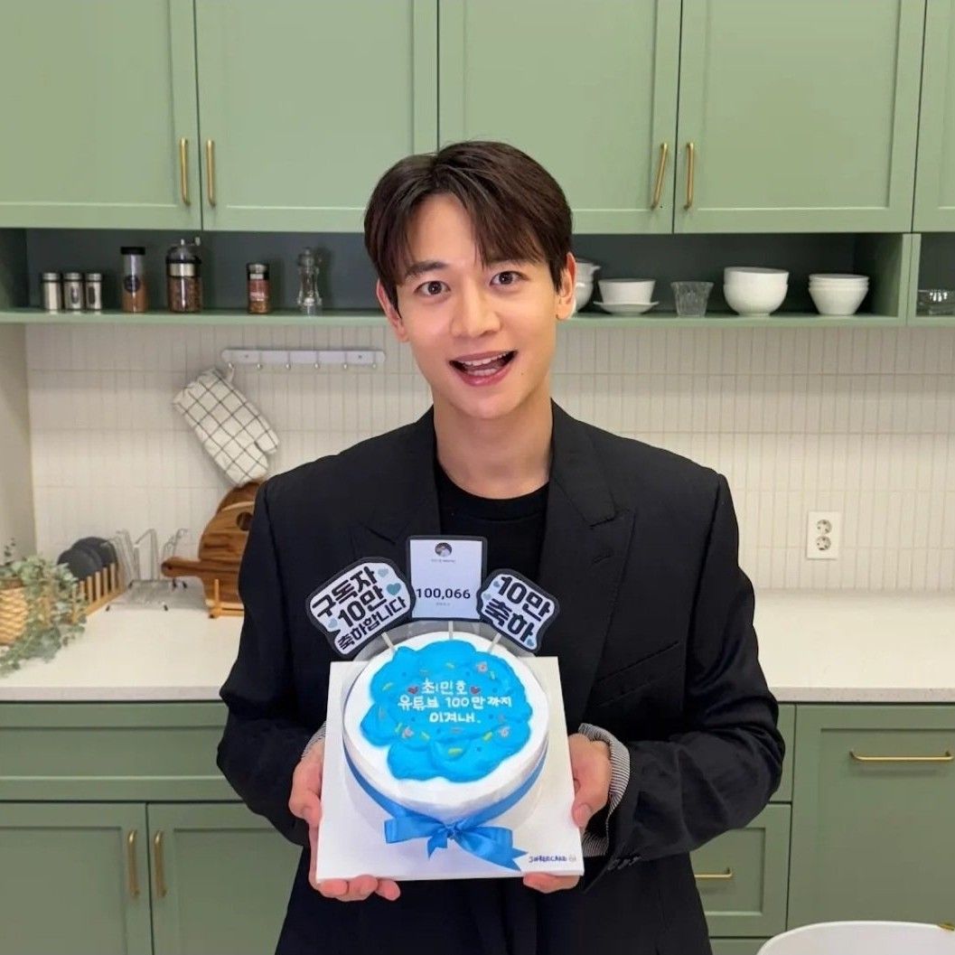 Behind-the-scenes cut of Minho (SHINee)