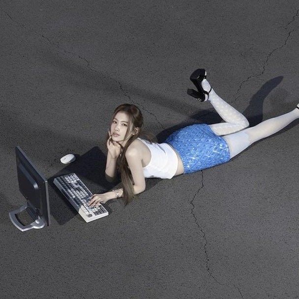 Latest photo of Sana (TWICE)