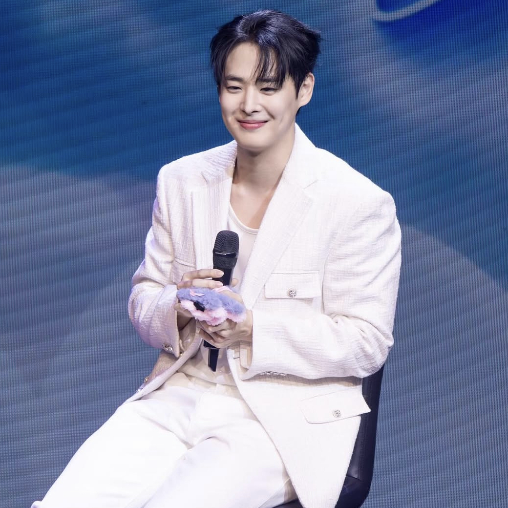 Latest photo of Choi Byungchan
