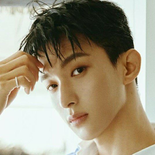 DK (SEVENTEEN)的最新照片